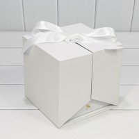 Коробка Куб 18,8*18,8*18,4 "Сюрприз" с атласной лентой Белый 1/12 Арт: 720172/1