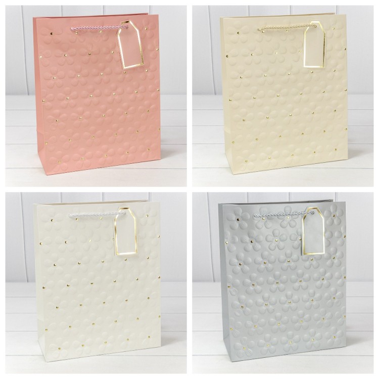 Пакет подарочный с тиснением "Цветочки" (микс) 26*32*12 210г 1/20 1/240 Арт: 000546C