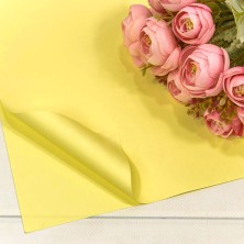 Плёнка в листах 55*55 (20 шт.) матовая "Корейская" 65мкм Светло-жёлтый 1/60 Арт: 1698/602