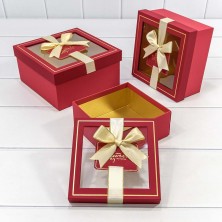 Коробки Квадратные Набор 1/3 19*19*9,5 с окошком и бантом Красный 1/18 Арт: 721308/2