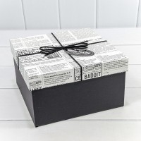 Коробки Квадратные Набор 1/3 21*21*12,3 с бантиком "Газета" Белый/Чёрный 1/18 Арт: 721627/2