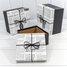 Коробки Квадратные Набор 1/3 21*21*12,3 с бантиком "Газета" Белый/Чёрный 1/18 Арт: 721627/2